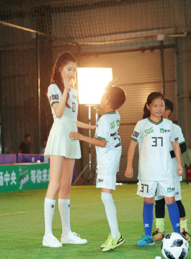 水晶宫队徽助力青少年体育成长计划